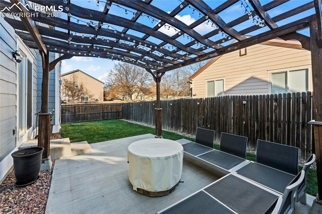 Image 27 of 34: Patio