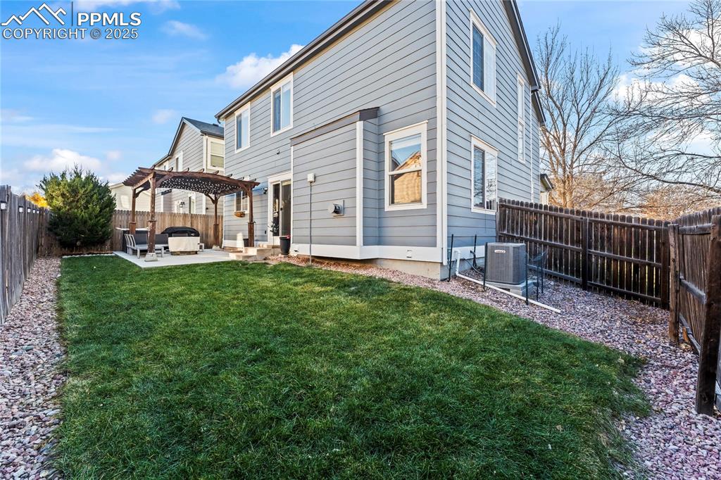 Image 29 of 34: Back of Structure