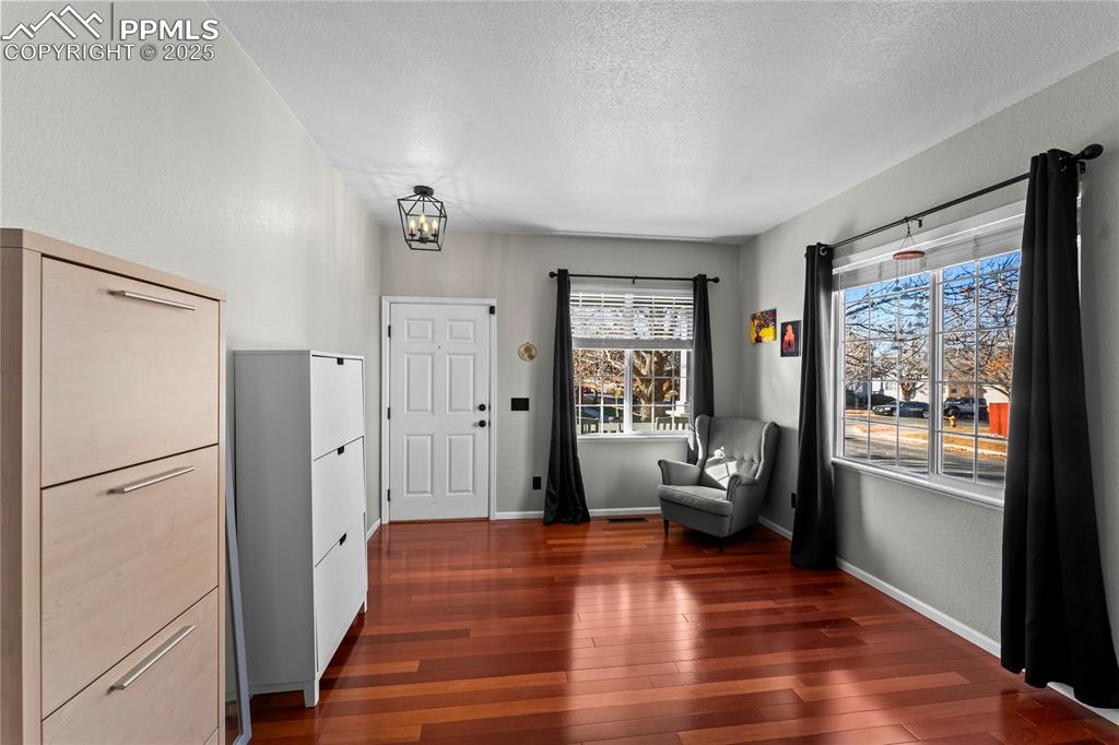 Image 4 of 34: Sitting Room