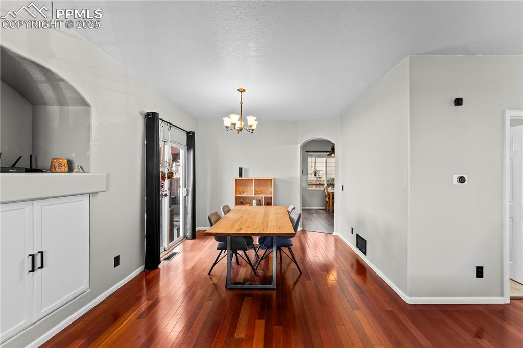 Image 8 of 34: Dining Area