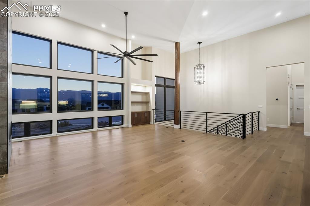 Image 13 of 50: Living Room