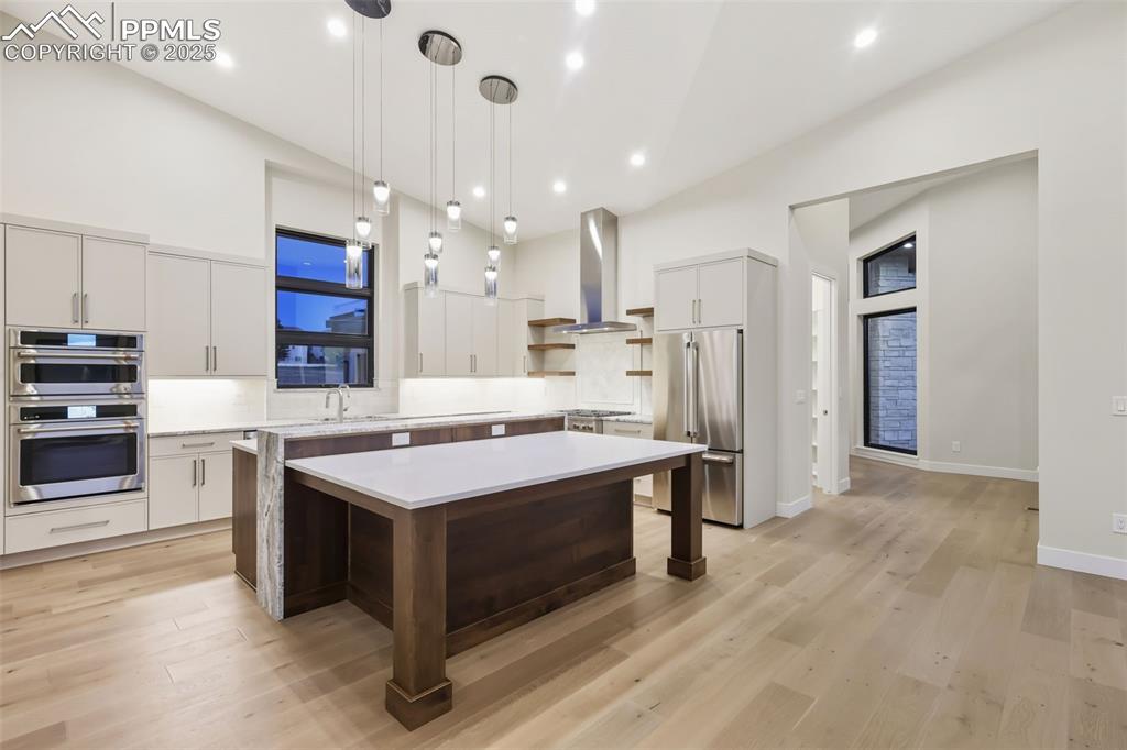 Image 19 of 50: Kitchen