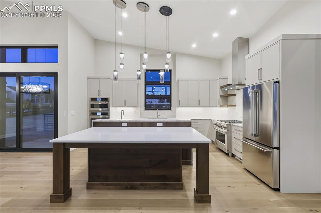 Image 20 of 50: Kitchen