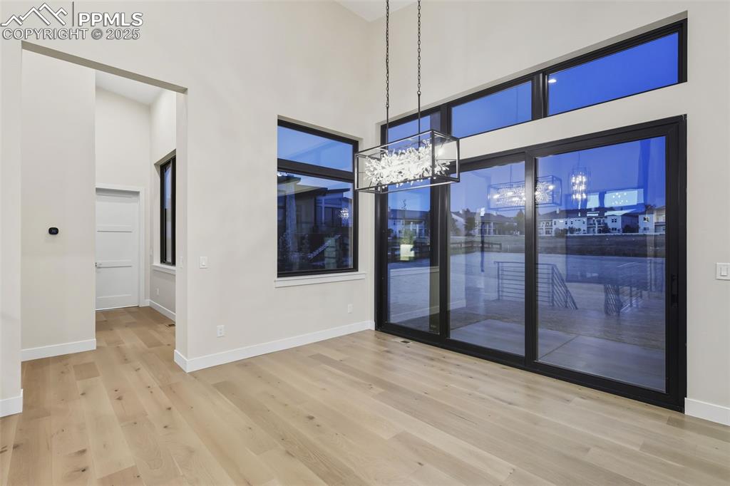 Image 24 of 50: Dining Area