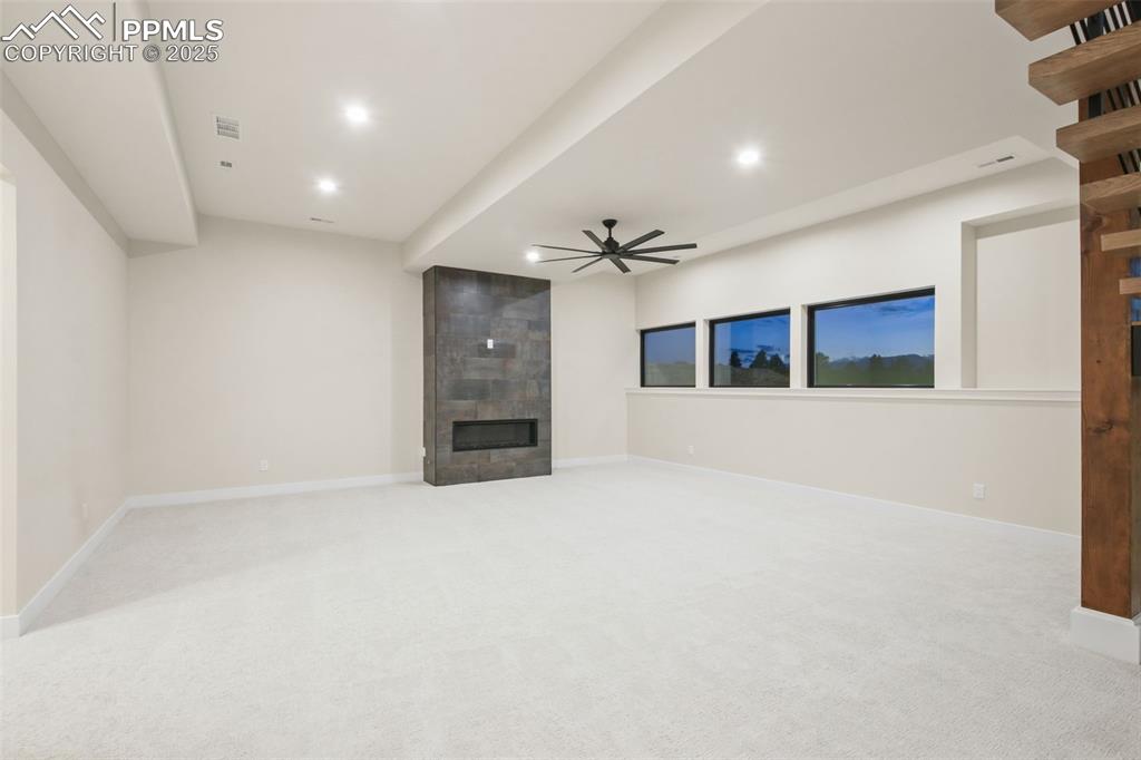 Image 37 of 50: Family Room