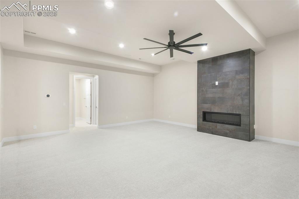 Image 39 of 50: Family Room