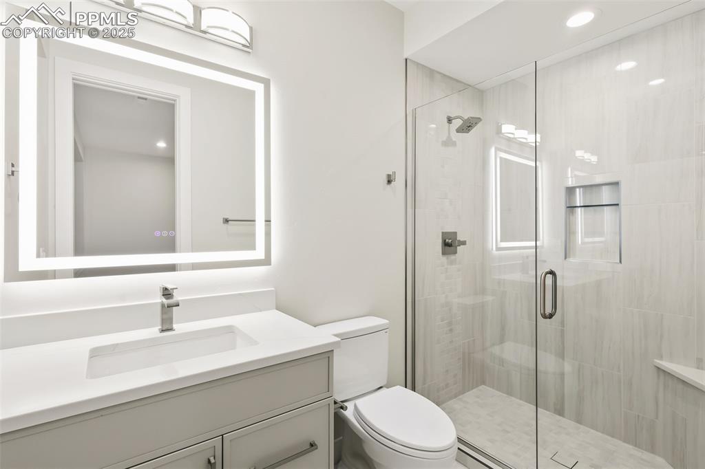 Image 48 of 50: Bathroom