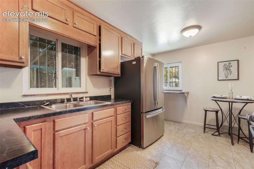 Image 16 of 50: Kitchen
