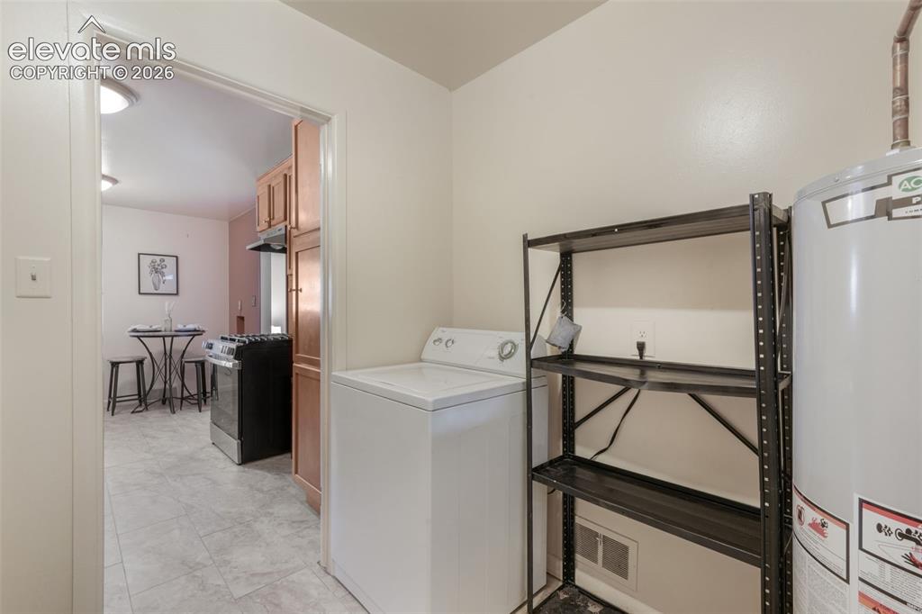 Image 18 of 50: Dining Area