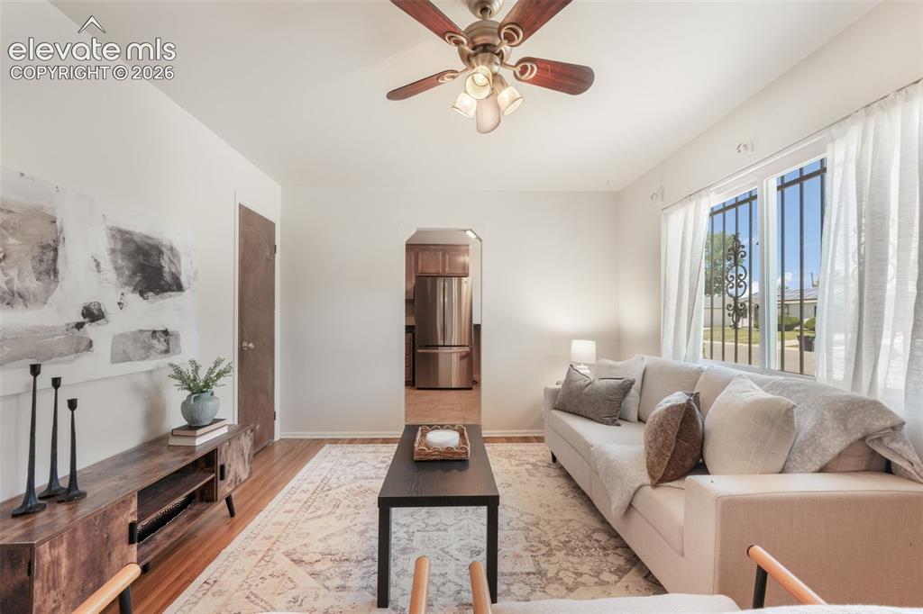 Image 9 of 50: Living Room