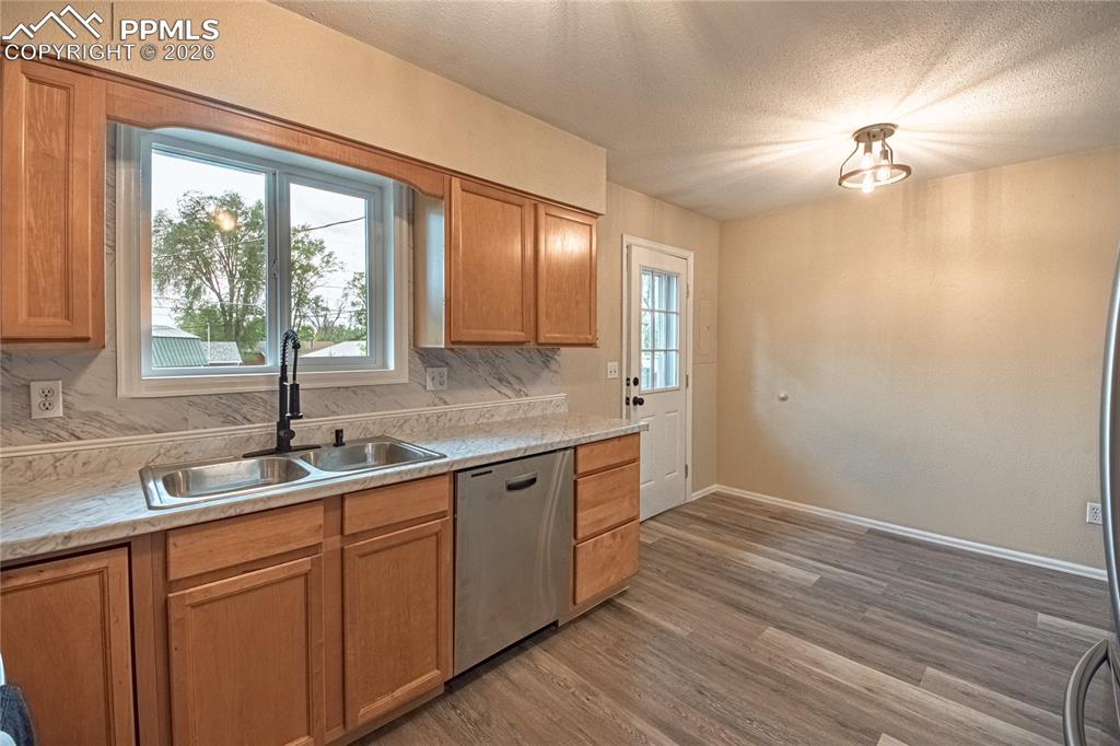 Image 14 of 42: Kitchen