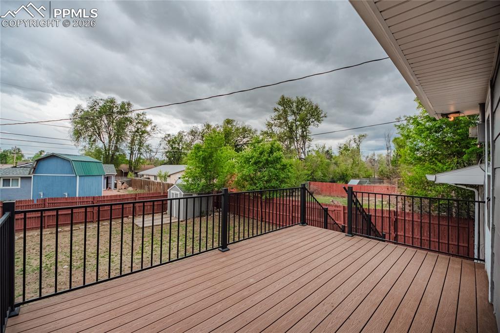 Image 32 of 42: Deck
