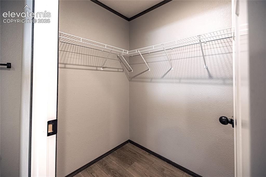 Image 19 of 35: Closet