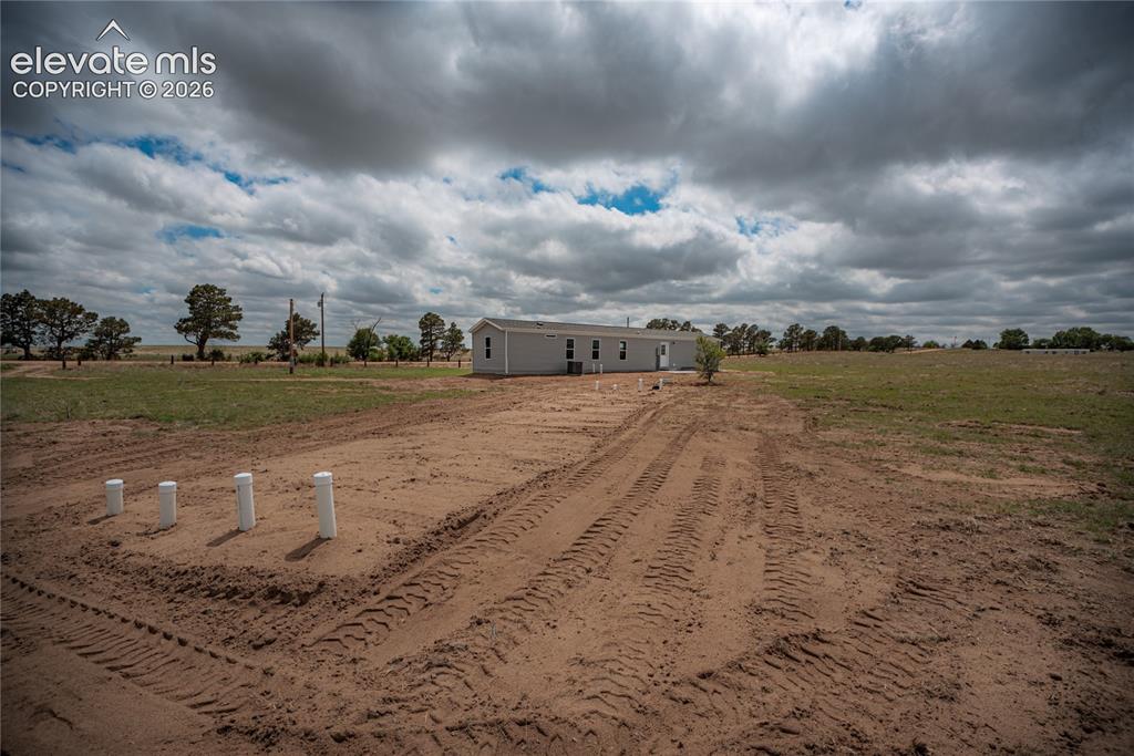 Image 4 of 35: Back of Structure