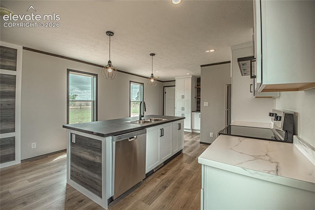 Image 8 of 35: Kitchen