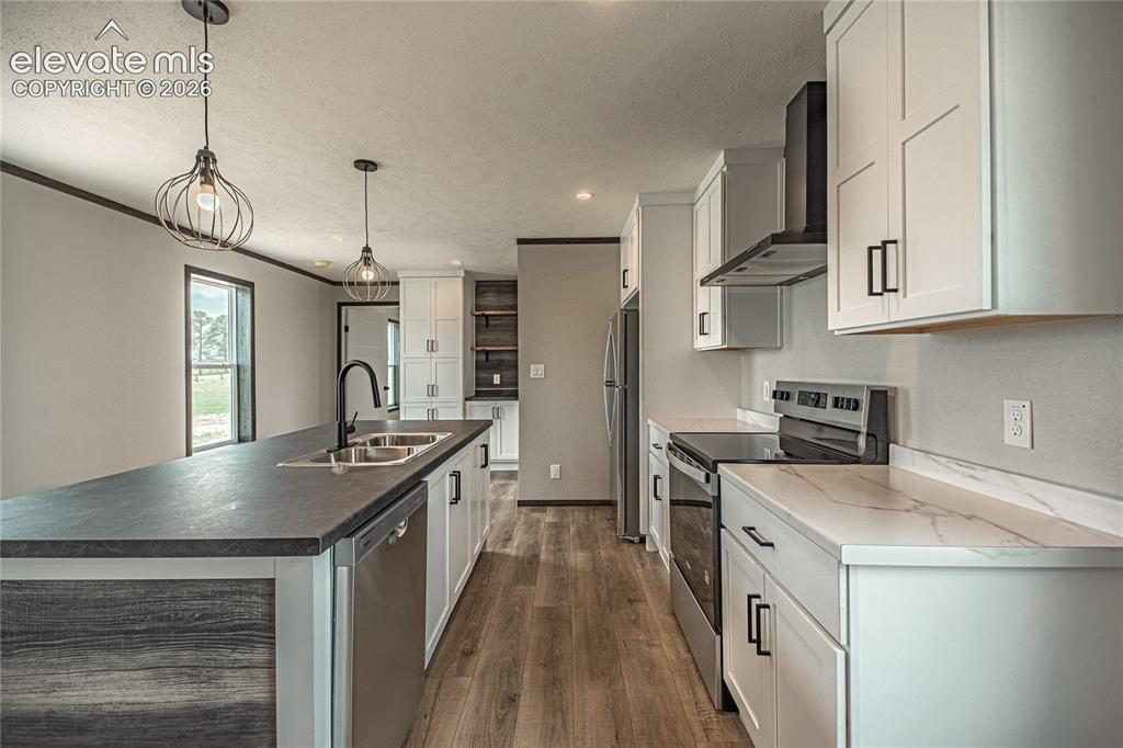 Image 9 of 35: Kitchen