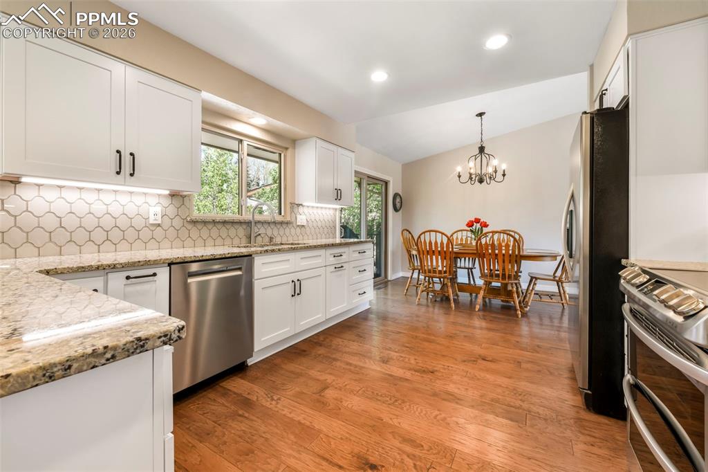 Image 10 of 50: Living Room