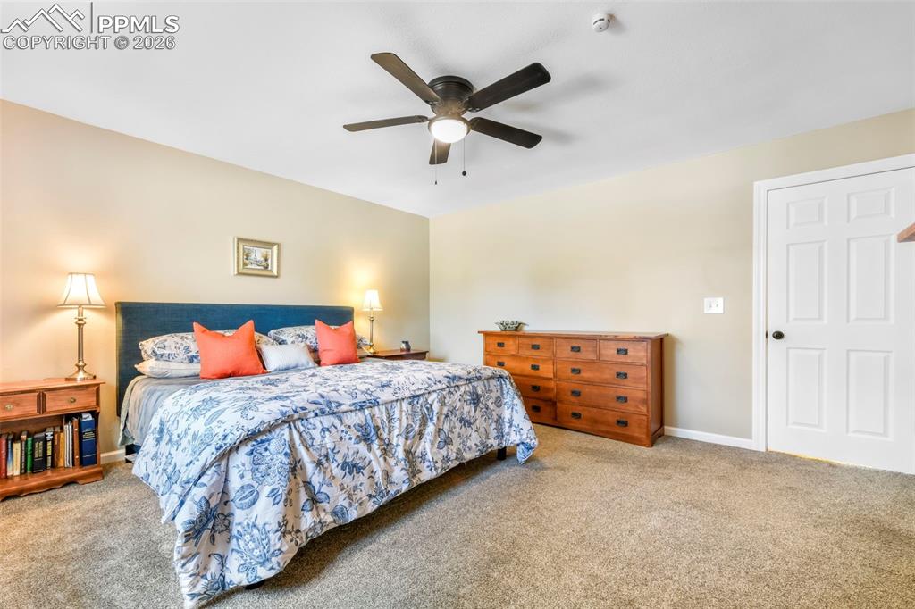 Image 12 of 50: Kitchen