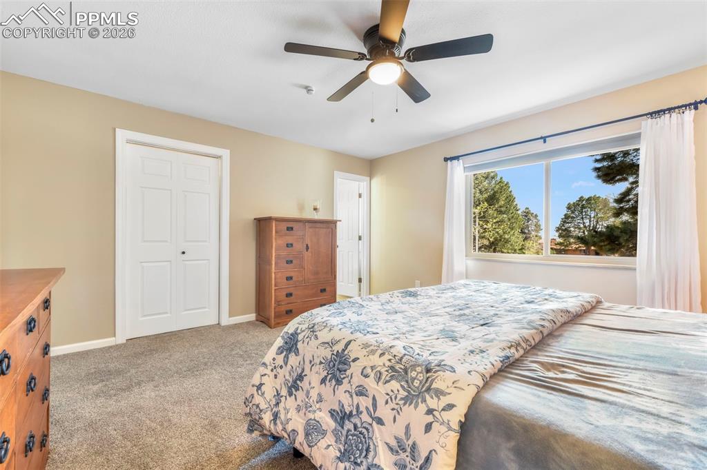 Image 13 of 50: Kitchen