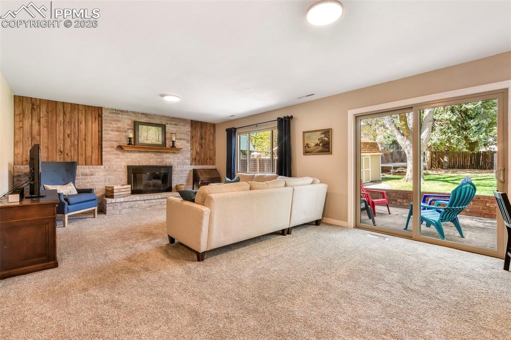 Image 21 of 50: Bathroom