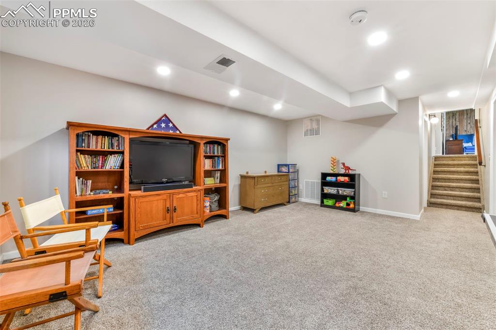 Image 29 of 50: Laundry