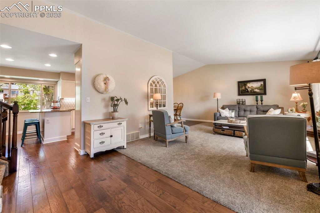 Image 3 of 50: Floor Plan