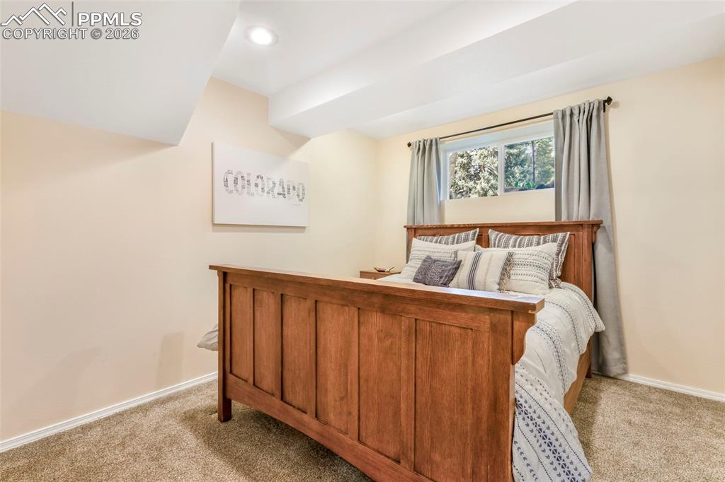 Image 30 of 50: Bathroom