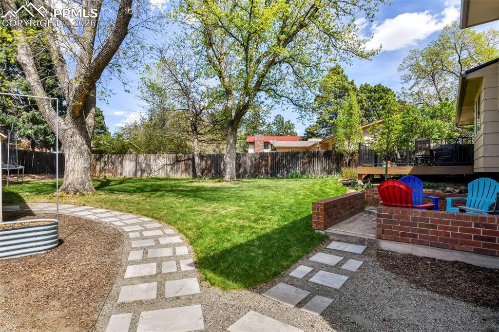 Image 36 of 50: Deck