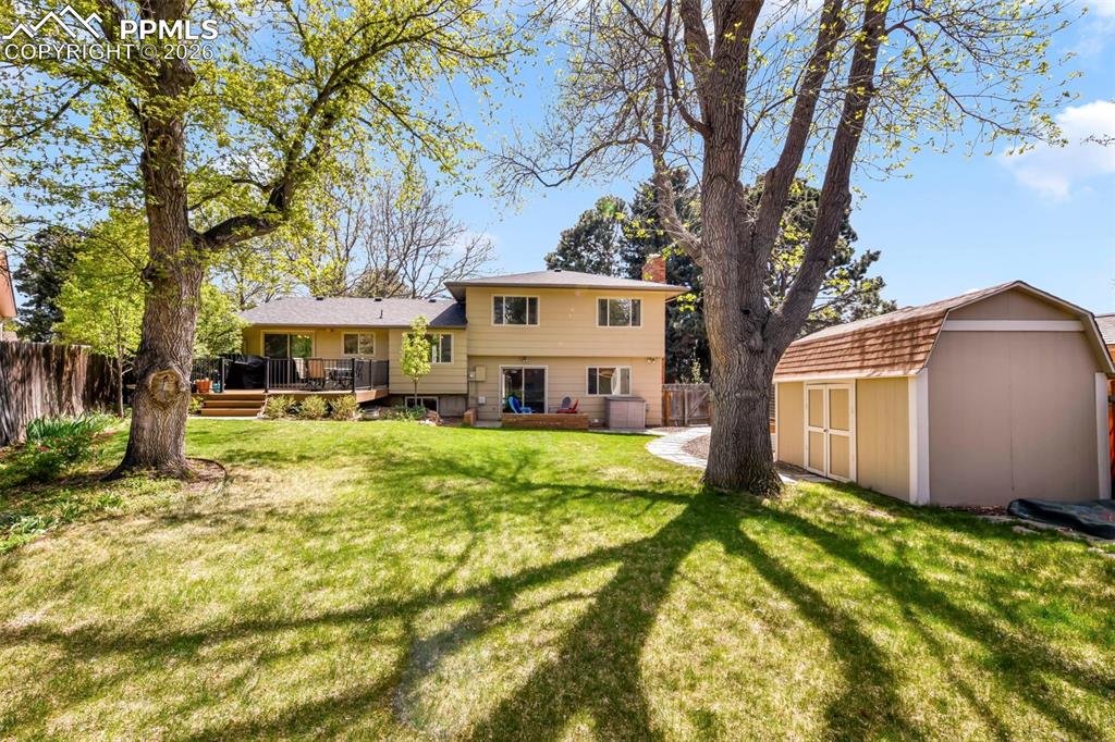 Image 37 of 50: Deck