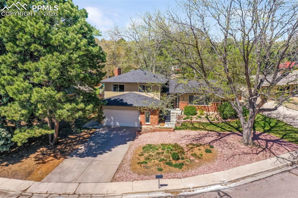 Image 42 of 50: Yard