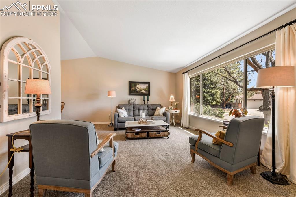 Image 5 of 50: Floor Plan