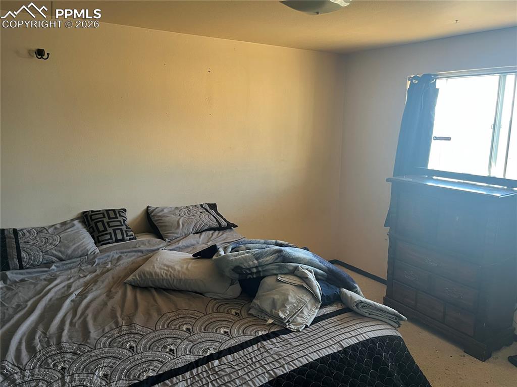 Image 13 of 15: Bedroom