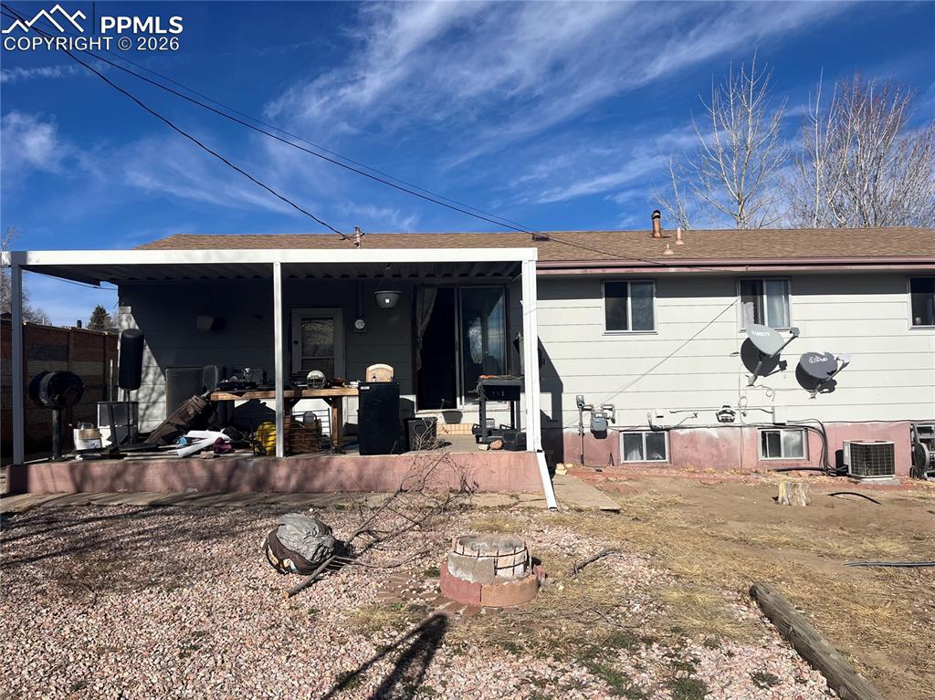 Image 4 of 15: Back of Structure