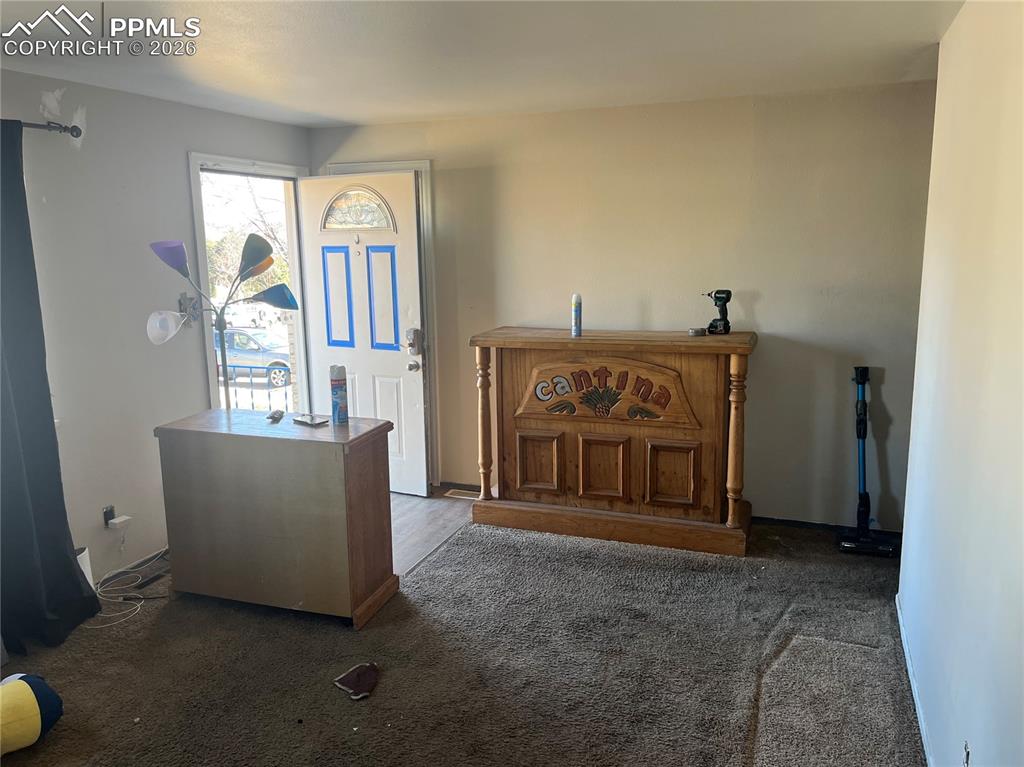 Image 9 of 15: Entry