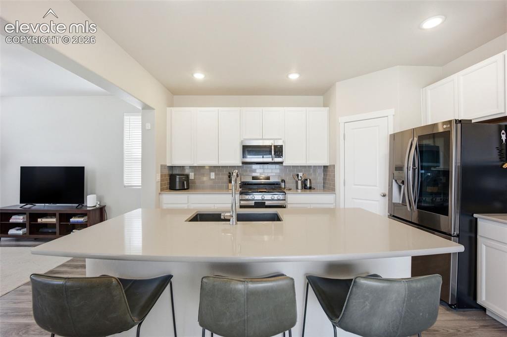 Image 16 of 50: Kitchen
