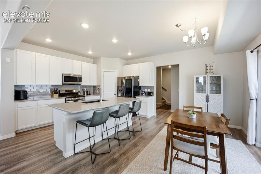 Image 19 of 50: Kitchen