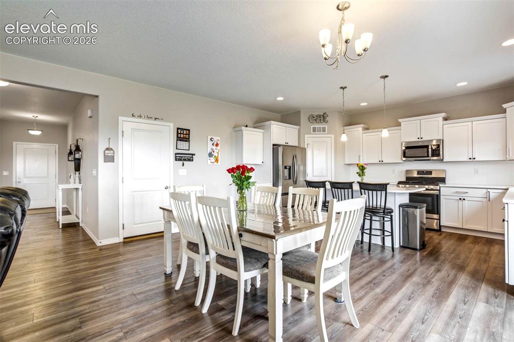 Image 12 of 50: Dining Area
