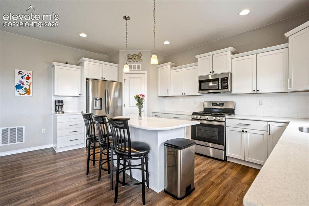 Image 16 of 50: Kitchen
