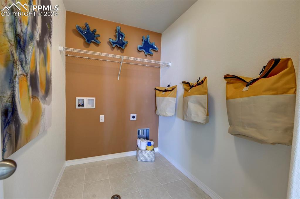 Image 16 of 20: Photos of previously built model. Some options will vary