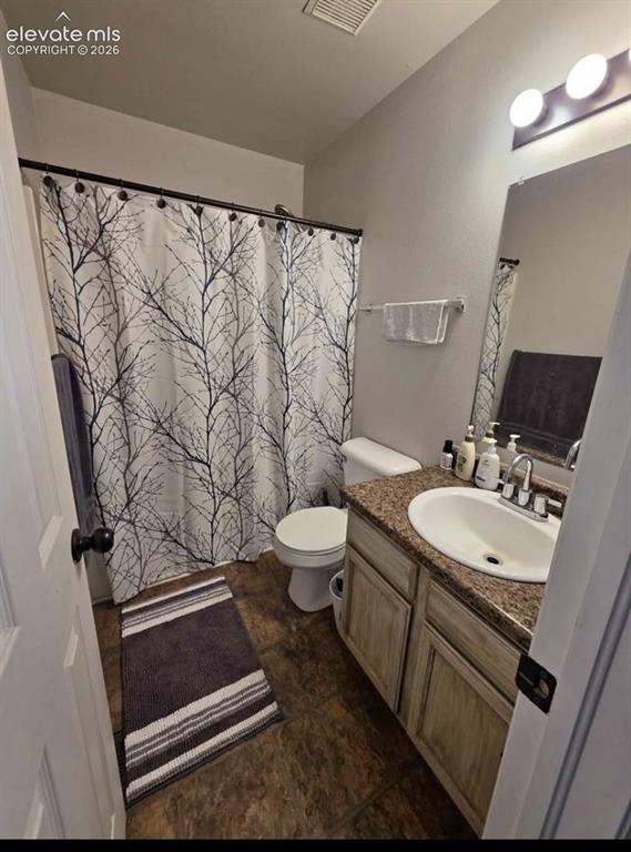 Image 10 of 13: Bathroom