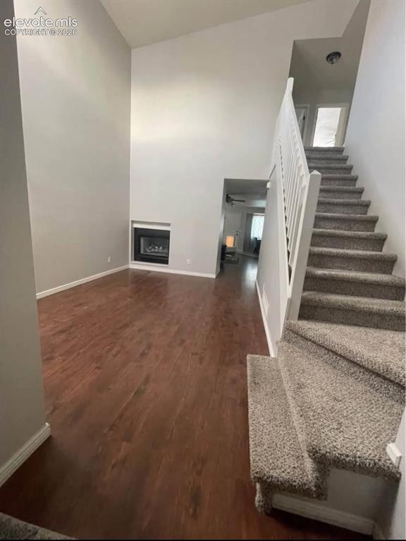 Image 6 of 13: Living Room