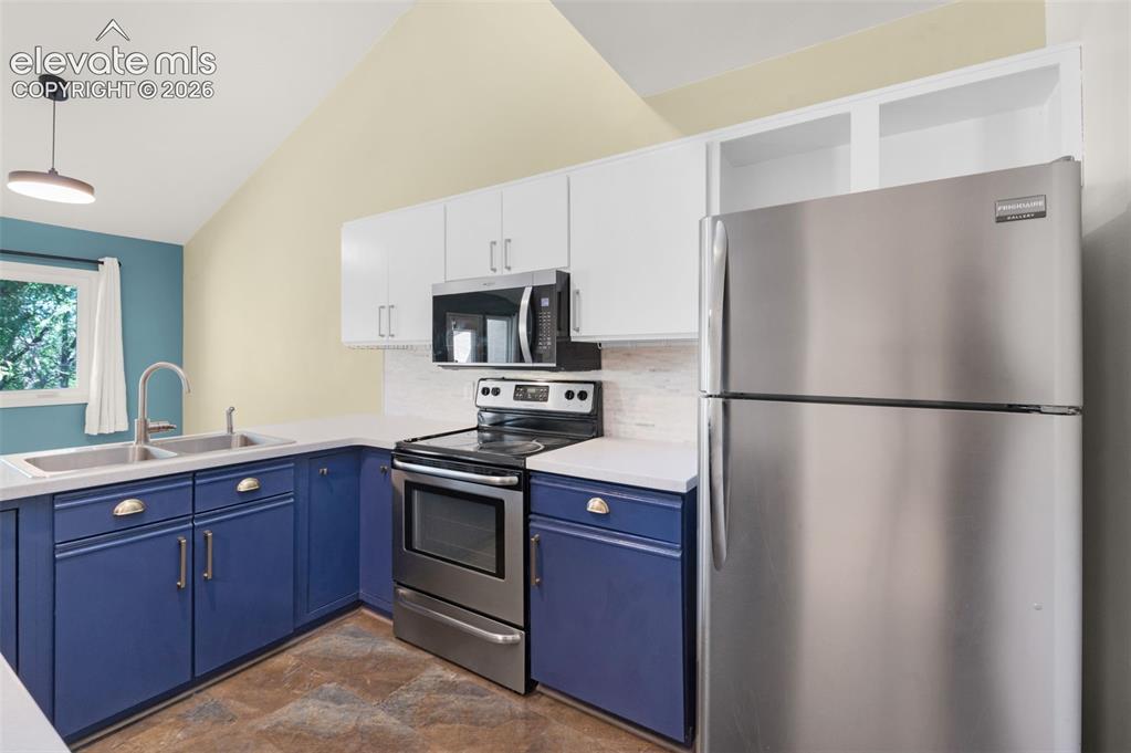 Image 11 of 34: Kitchen