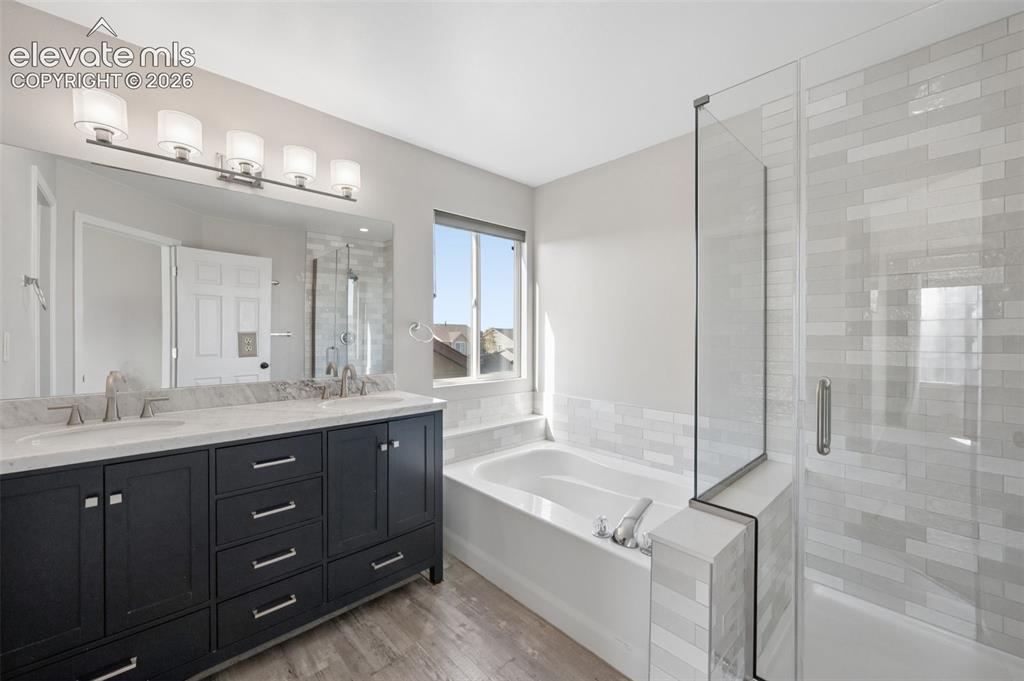 Image 16 of 31: Bathroom