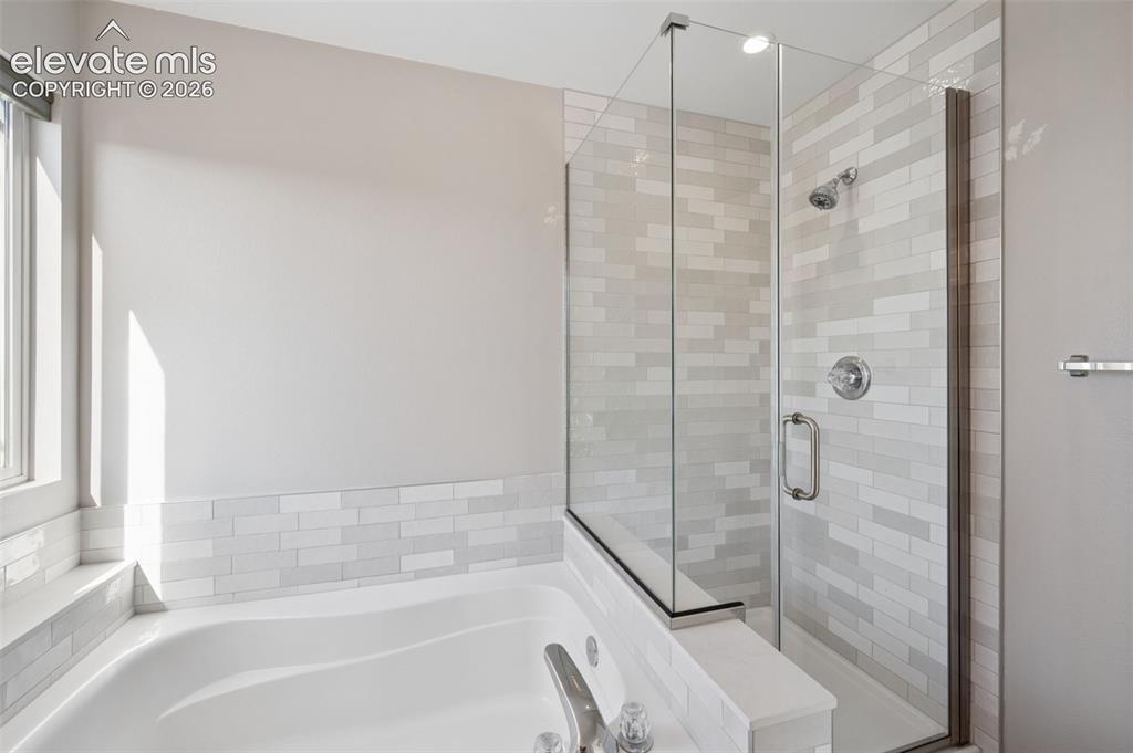 Image 18 of 31: Bathroom
