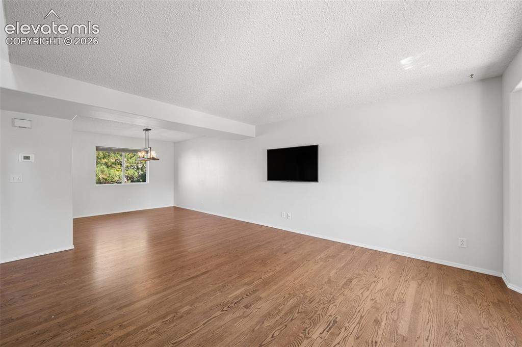 Image 4 of 31: Living Room