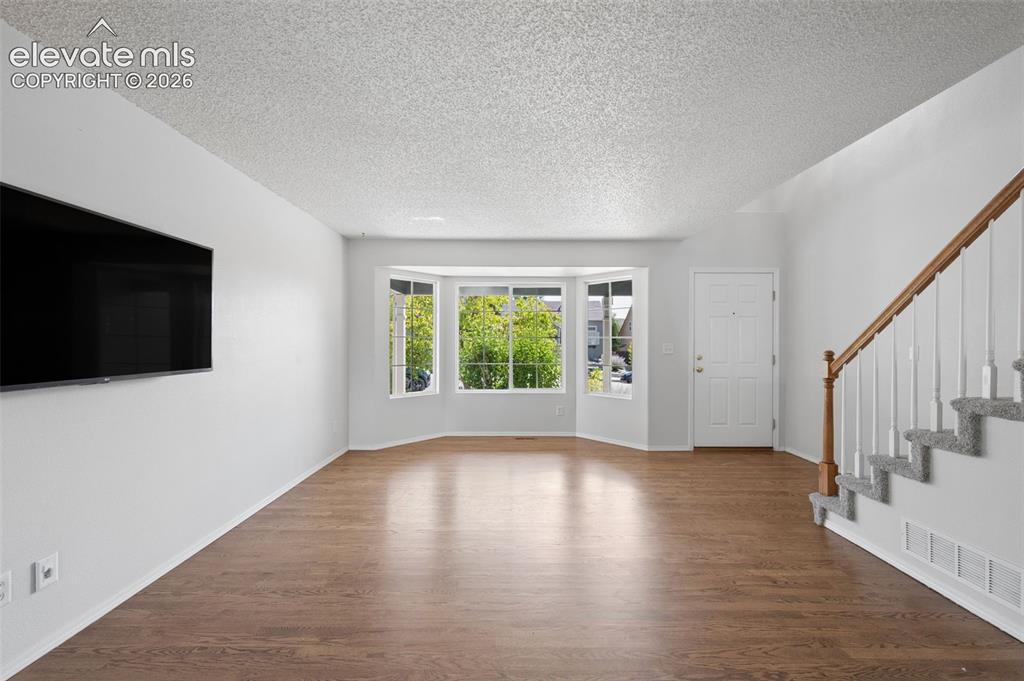 Image 5 of 31: Living Room