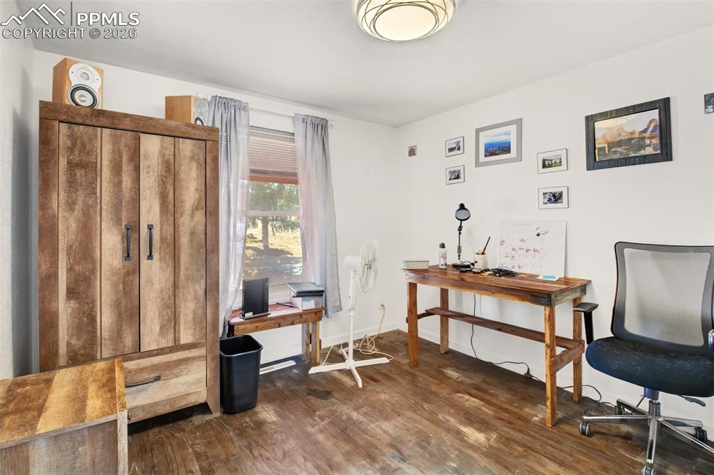 Image 24 of 38: Full bathroom conveniently located near bedroom 2 and 3