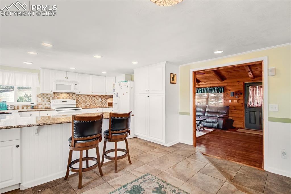 Image 6 of 38: Open concept breakfast area in-between kitchen and dining room 