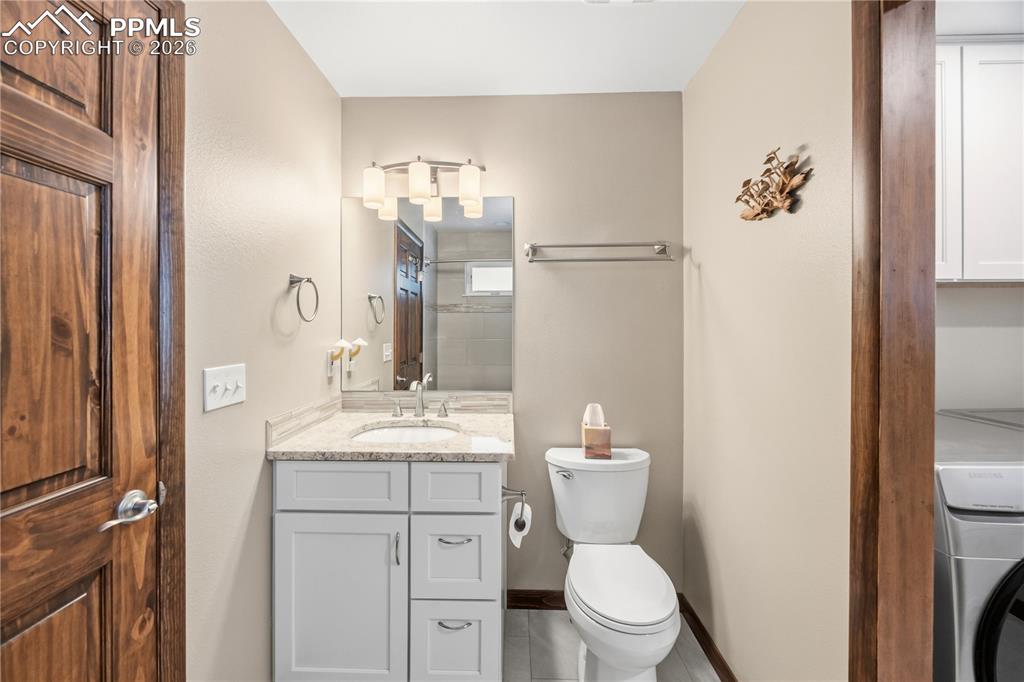 Image 16 of 40: Bathroom