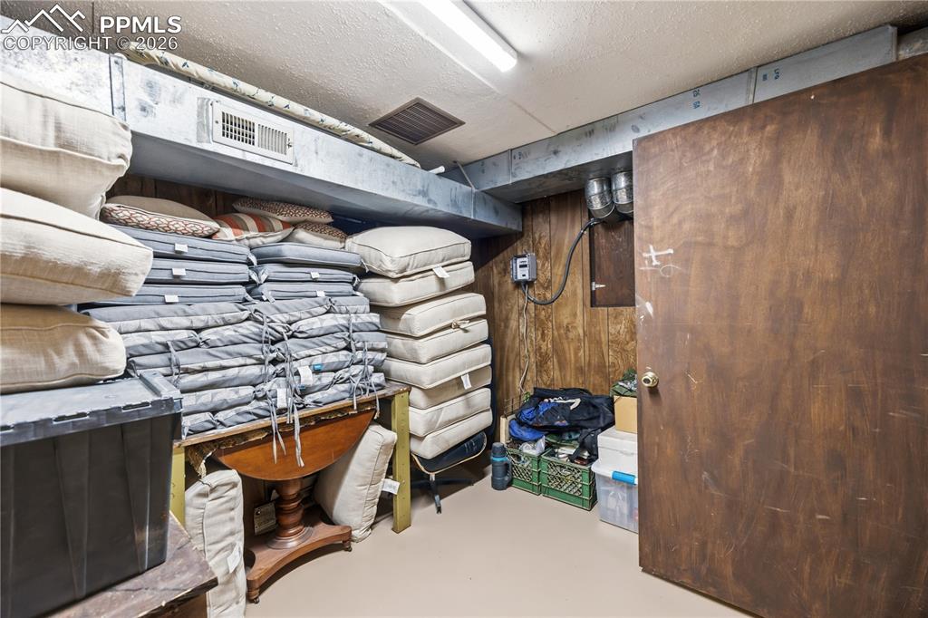 Image 27 of 40: Storage